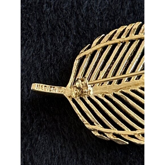 Vtg Napier Gold-Tone Leaf Brooch Pin Elegant Jewelry Accessory Approx. 2.5” - Picture 3 of 5